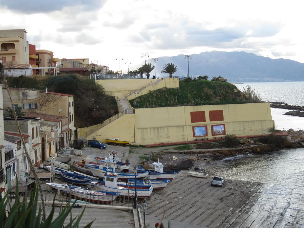 Casa Vacanze Daisy Trappeto  Exterior photo