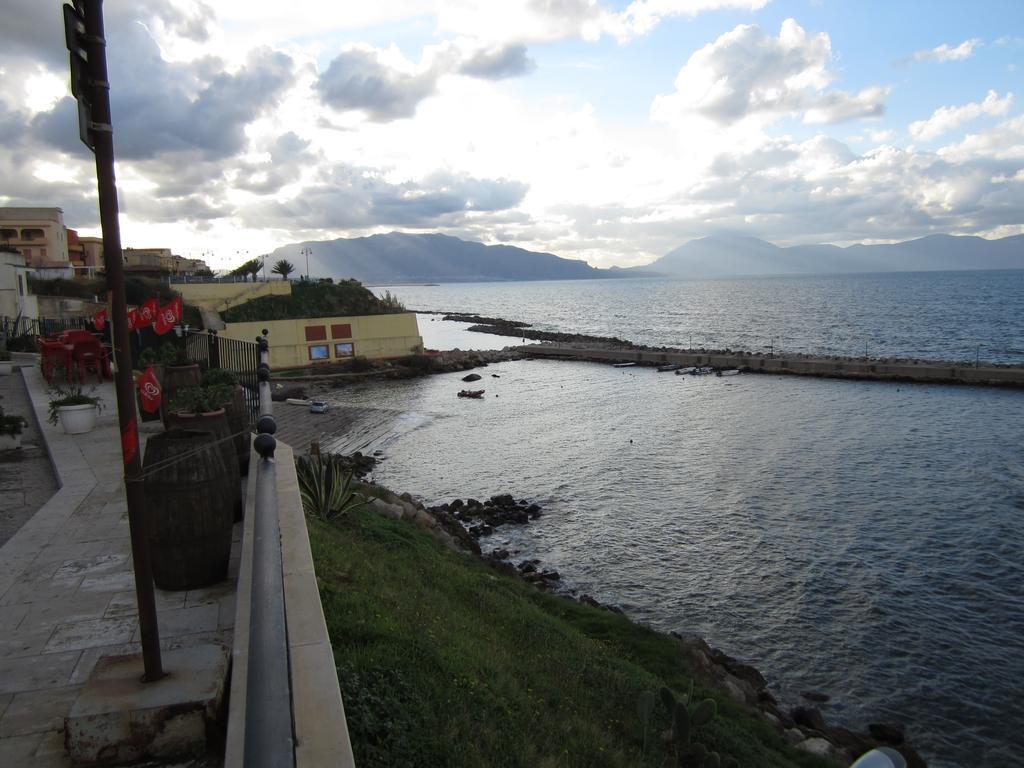 Casa Vacanze Daisy Trappeto  Exterior photo